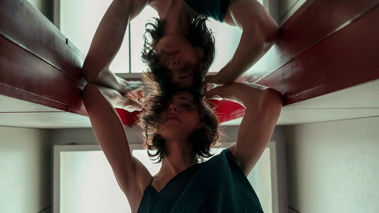 ‘The End of It’ Review: Rebecca Hall, Gael García Bernal and Beanie Feldstein in a Compellingly Quirky, if Overstretched, Sci-Fi Exercise