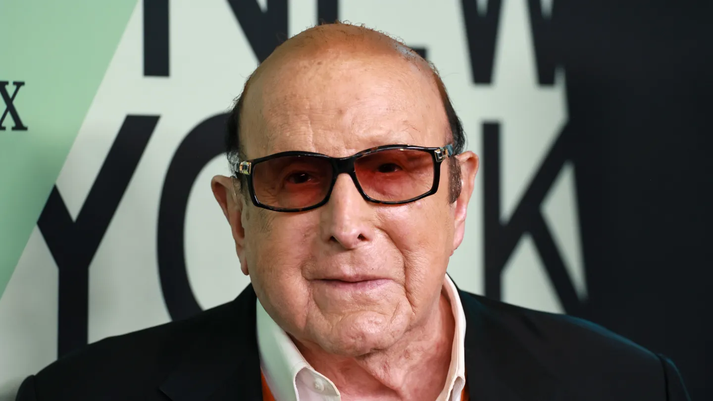Bruce Springsteen, Barry Manilow, Alicia Keys Give Emotional Tributes at Clive Davis’ Funeral: ” I Lost a Piece of My Heart”