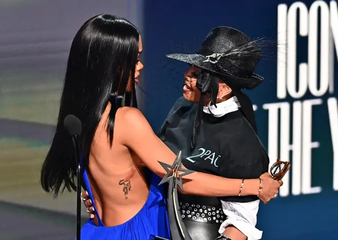 Teyana Taylor Sobs as Janet Jackson Presents Her BET Icon of the Year Award: “B****, I’m Gagging”