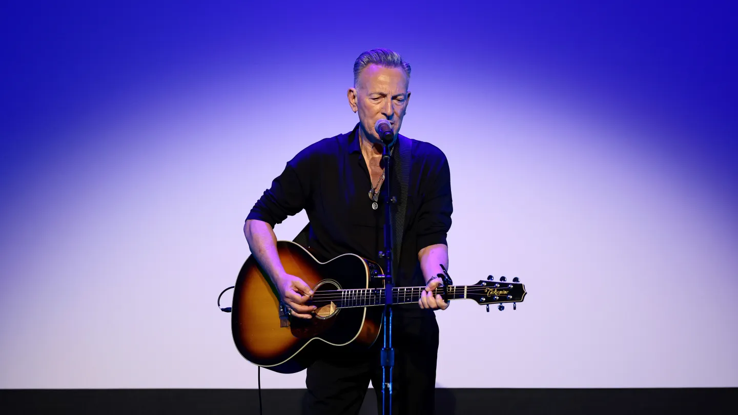 Bruce Springsteen Dedicates Harry Belafonte Social Justice Award to Minneapolis, L.A., Portland Citizens “Who Stood Against the Federal Invasion of Their Cities”