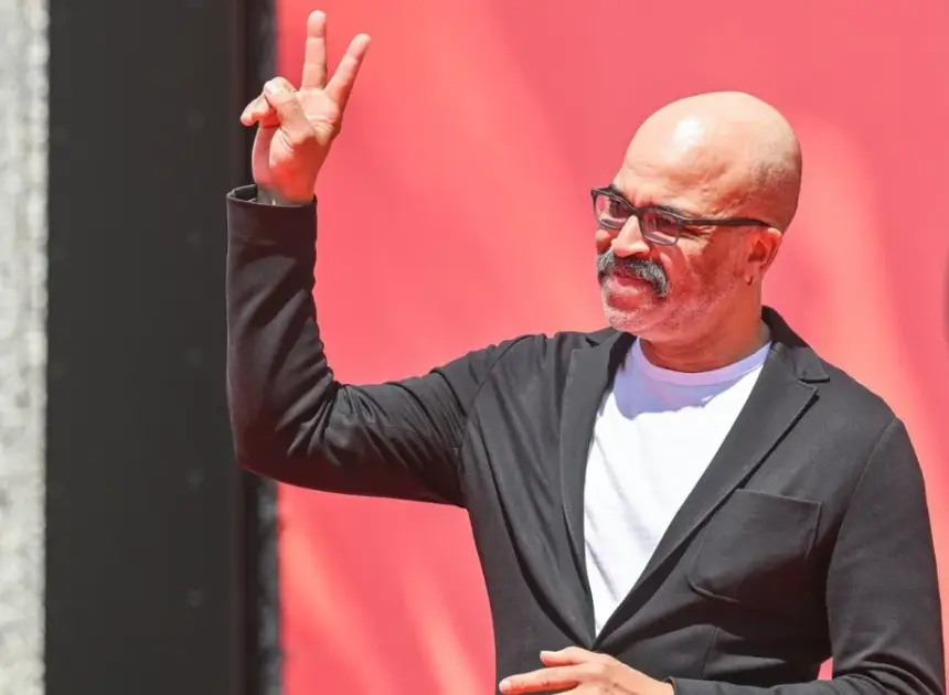 Jeffrey Wright Reflects on Matt Reeves’ “Fresh” Take of ‘The Batman’ Franchise, Collaborating With Wes Anderson: “He’s His Own Genre”
