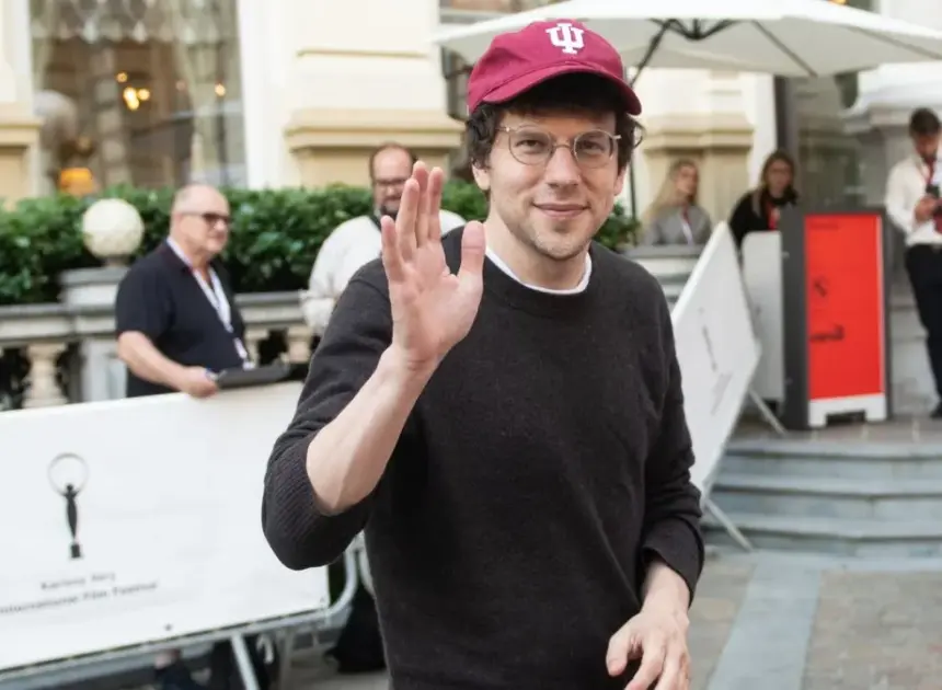 Jesse Eisenberg Is Getting Polish Citizenship and Wants to Work More in Europe: In the U.S., the “Kind of Films I Love Are Increasingly Difficult to Make”