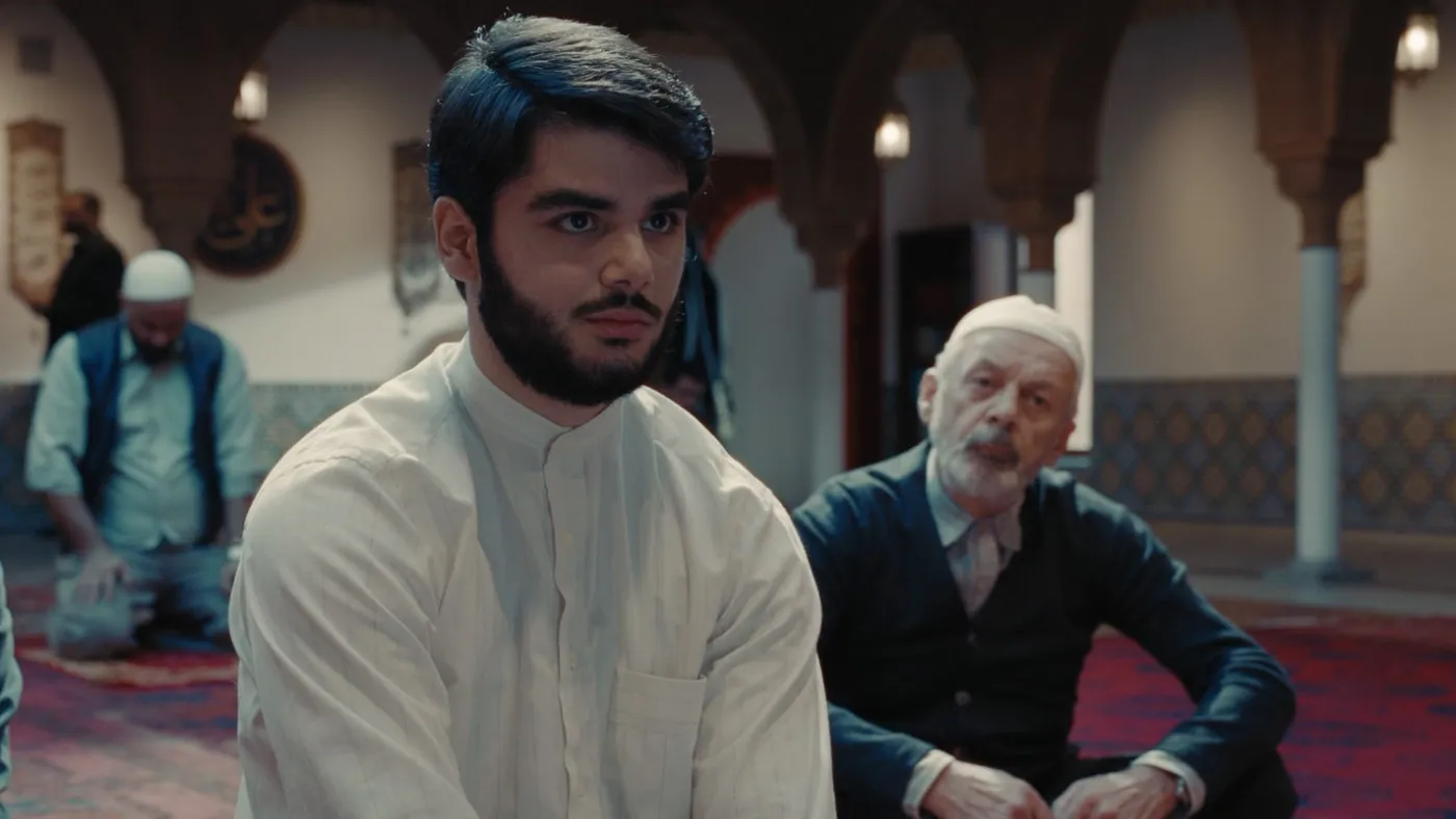 “I Speak to Him Every Day”: Nader Saeivar on ‘Hijamat’  and Premiering It Without Jafar Panahi