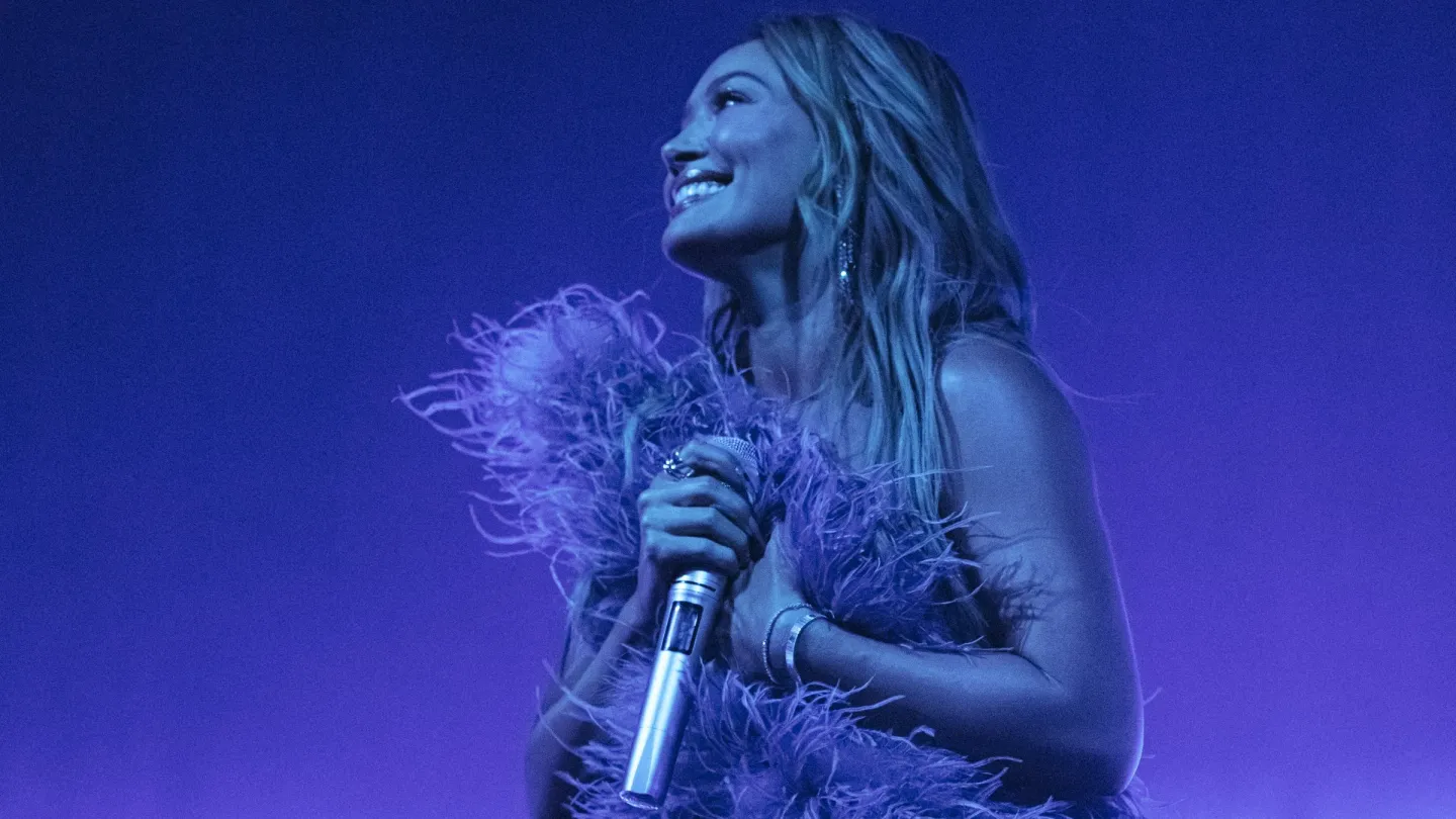 Hilary Duff Delights With Equal Parts Nostalgia and Evolution on The Lucky Me Tour: “Joyful, Fun and Extremely Rewarding”