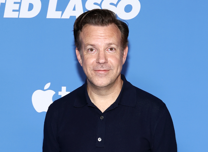 Jason Sudeikis Makes Cameo at Mumford & Sons Concert to Perform ‘Ted Lasso’ Theme Song
