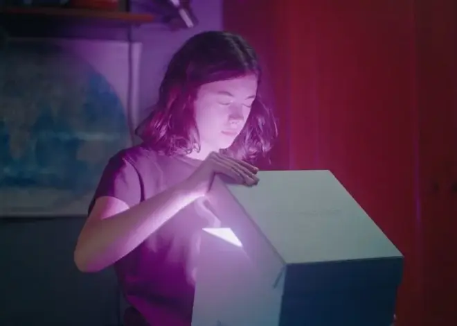 ‘The Days Off’ Is a “Love Letter to That Internet That No Longer Quite Exists” (Exclusive Locarno Trailer)