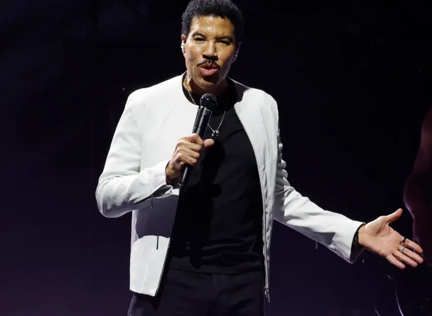 Lionel Richie Hospitalized Following St. Louis Concert, Source Says