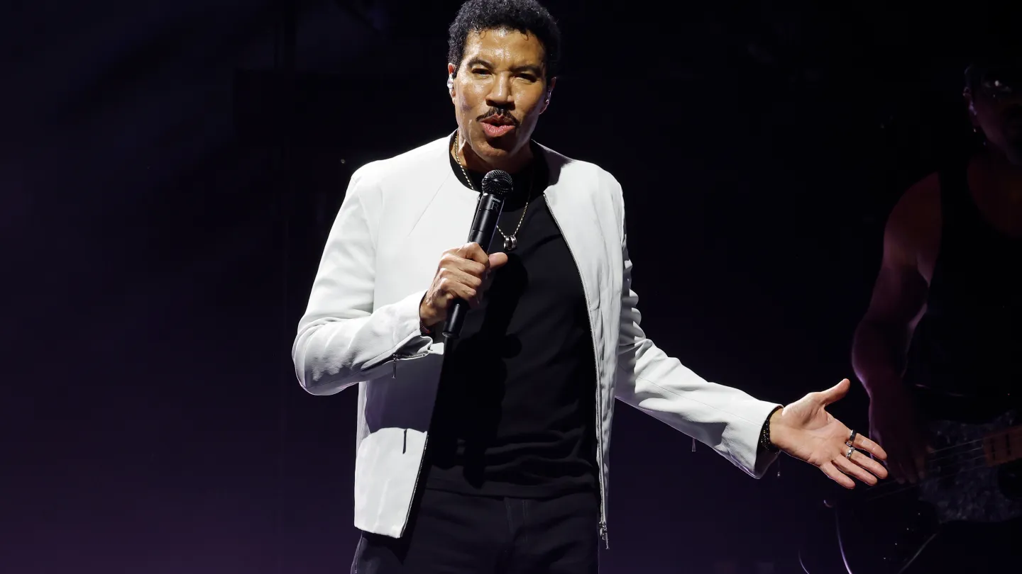 Lionel Richie Hospitalized Following St. Louis Concert, Source Says