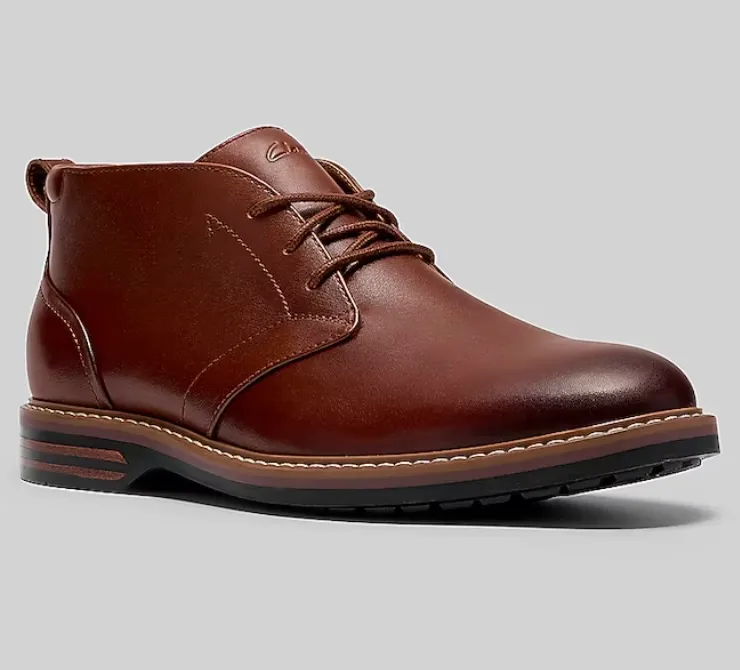 Clarks Aldwin2 Plain Toe Chukka Boot