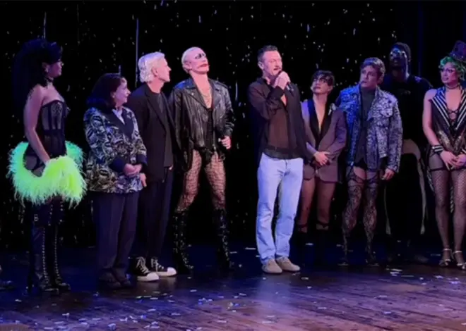Tim Curry Honored by Past and Present Frank-N-Furters With “I’m Going Home” Performance
