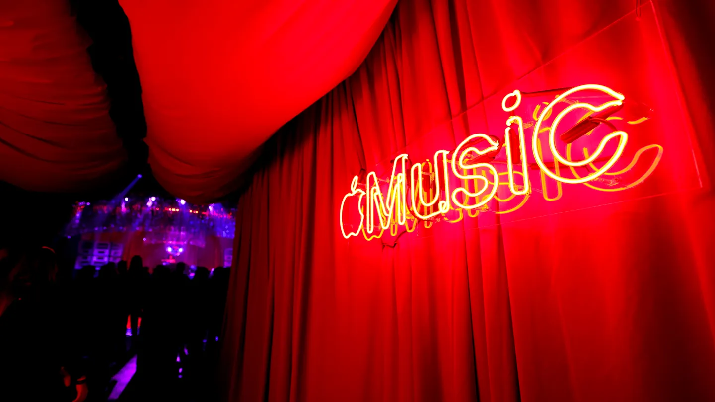 Apple Music to Launch Labels on AI Tracks Later This Year