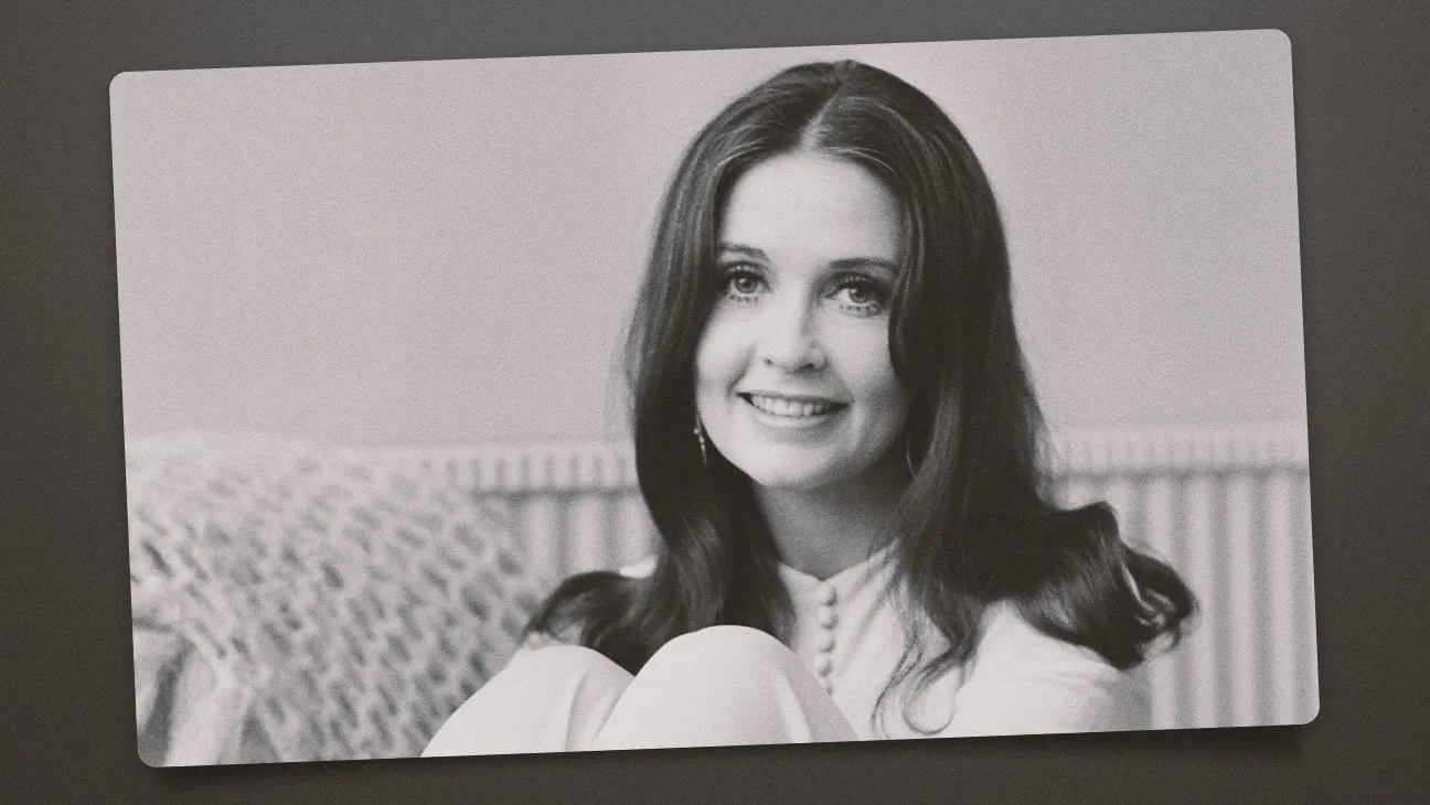 Anjanette Comer, Actress in ‘The Loved One’ and ‘The Appaloosa,’ Dies at 86