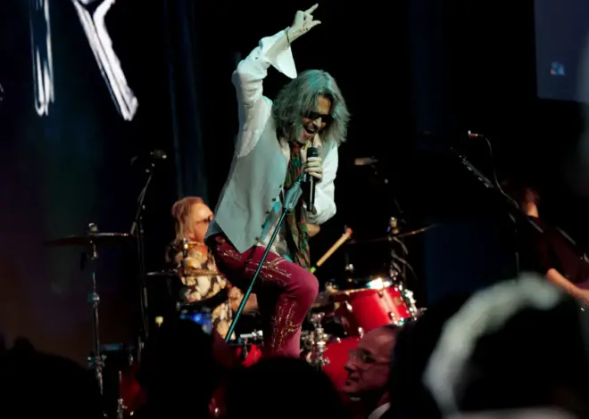 Foreigner to Headline Benefit for Sean Penn’s CORE