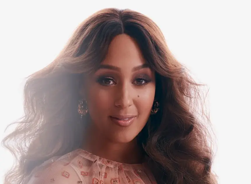 Tamera Mowry-Housley Boards ‘Scrubs’ Season 2