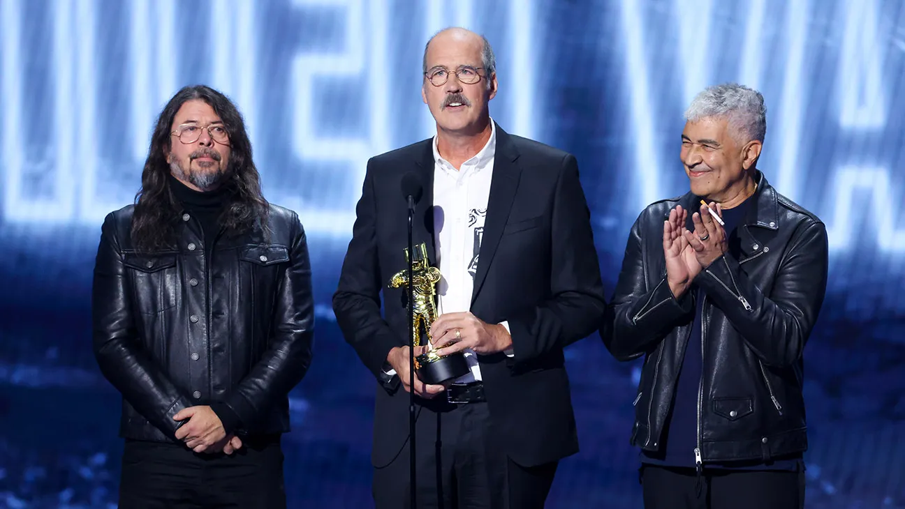 Nirvana Pays Homage to Kurt Cobain as Dave Grohl, Krist Novoselic and Pat Smear Accept Video Vanguard Award at MTV VMAs: “He Was One of One”