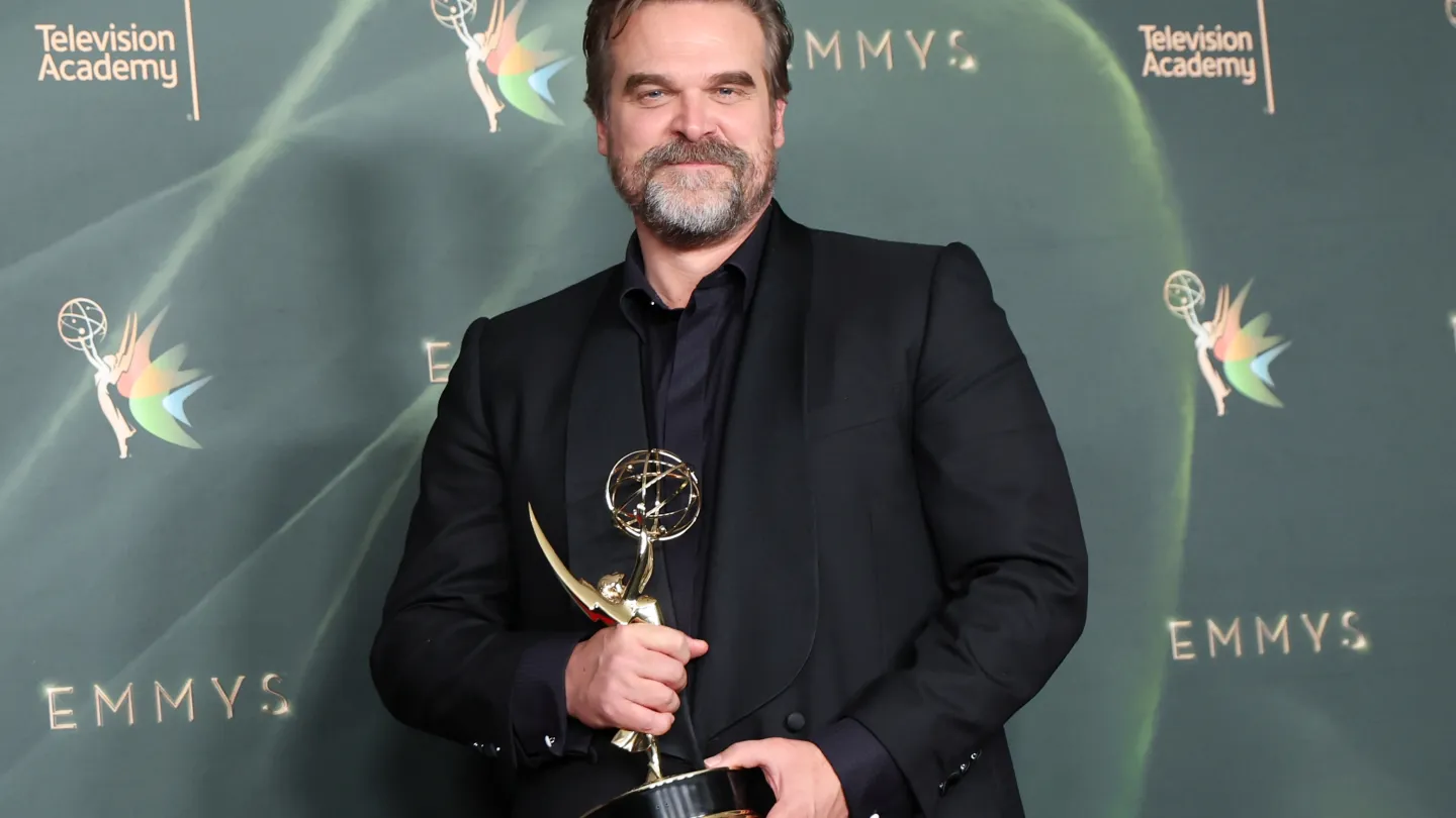David Harbour Thanks HBO for “Tons of Notes” as He Lands First Emmy Win