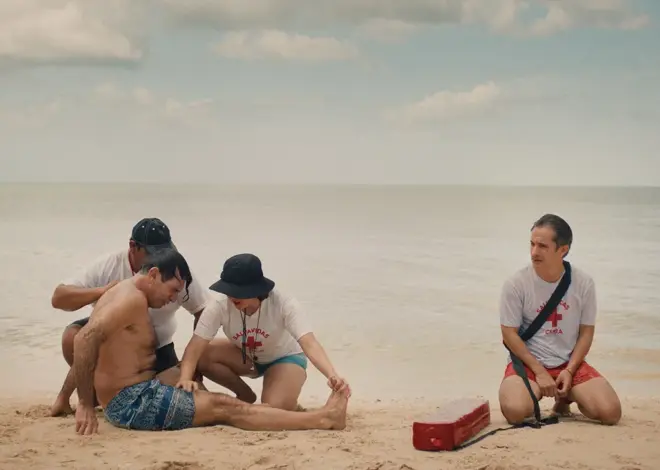 ‘Hombre Al Agua’ Review: Gael García Bernal’s Chaotic Mexican Dramedy Has a Hard Time Staying Above Water