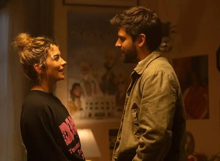 ‘All That She Wants’ Review: Annie Murphy Is All That in a Fizzy Rom-Com That Works Best When It Isn’t Trying Too Hard