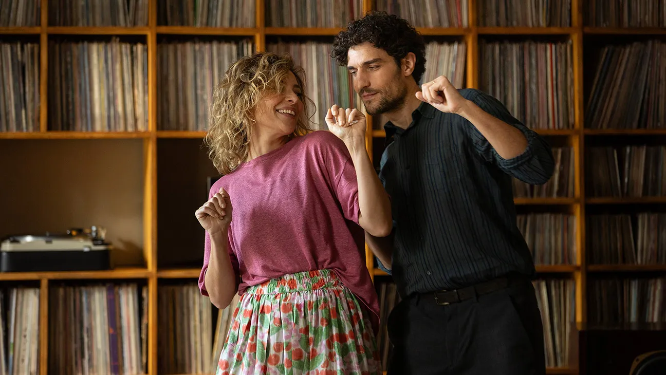 ‘It Will Happen Tonight’ Review: Italian Auteur Nanni Moretti’s Searing and Sea-Sawing Romance Is Passionate to a Fault