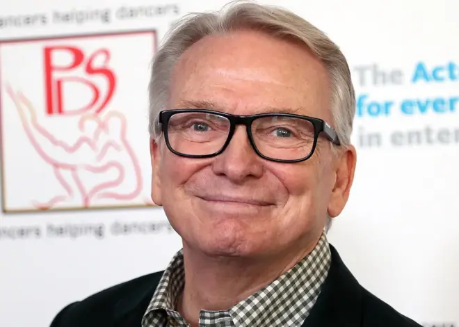 Bob Mackie, Ballyhooed Costume Designer for Cher and Carol Burnett, Dies at 87
