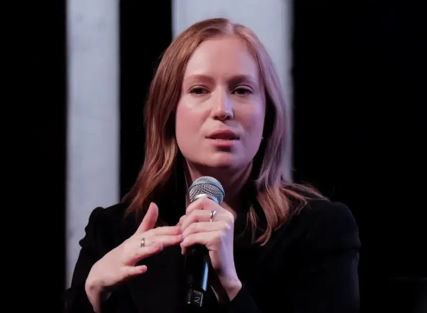 Hannah Einbinder Says Speaking Out for Palestine Is “the Bare Minimum”