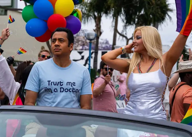 ‘Trust Me, I’m a Doctor’ Review: Kal Penn Plays Anna Nicole Smith’s Physician in a Moldy and Misguided Bio-Dramedy