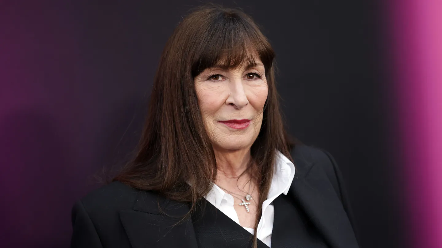 Anjelica Huston Delivers Voiceover for Audiobook Launch of Amy Ephron’s ‘Unseasonably Cold’